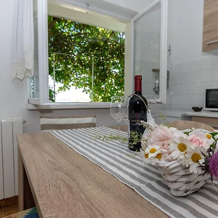 Apartman Nona Elza *
