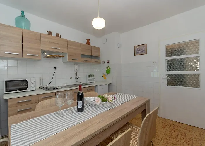 Nona Elza Апартаменти Трогір