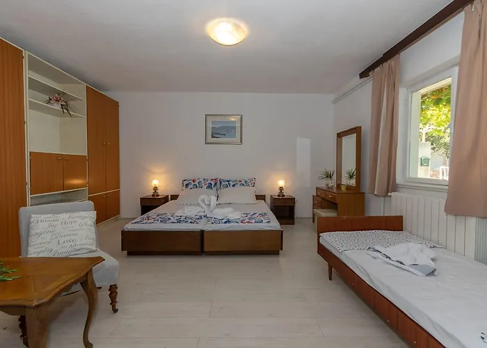 Nona Elza Апартаменти Трогір