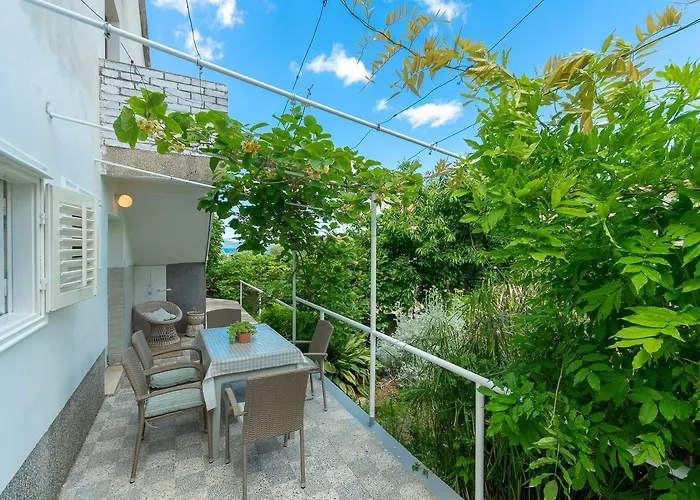 Апартаменти Nona Elza Трогір