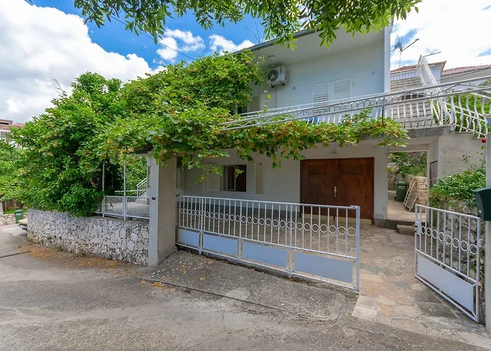 Апартаменти Nona Elza Трогір